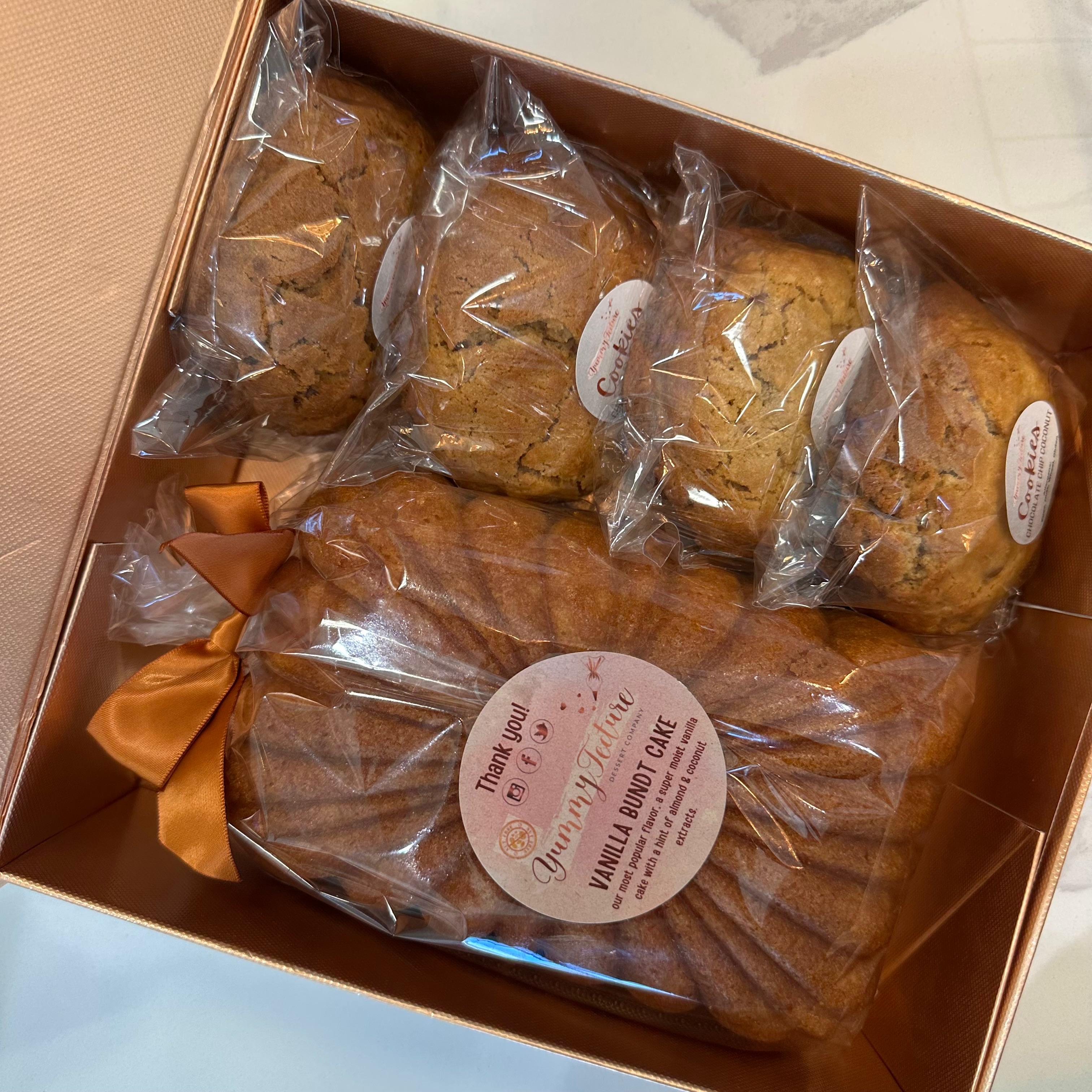 Signature gift Box - Cake + cookies