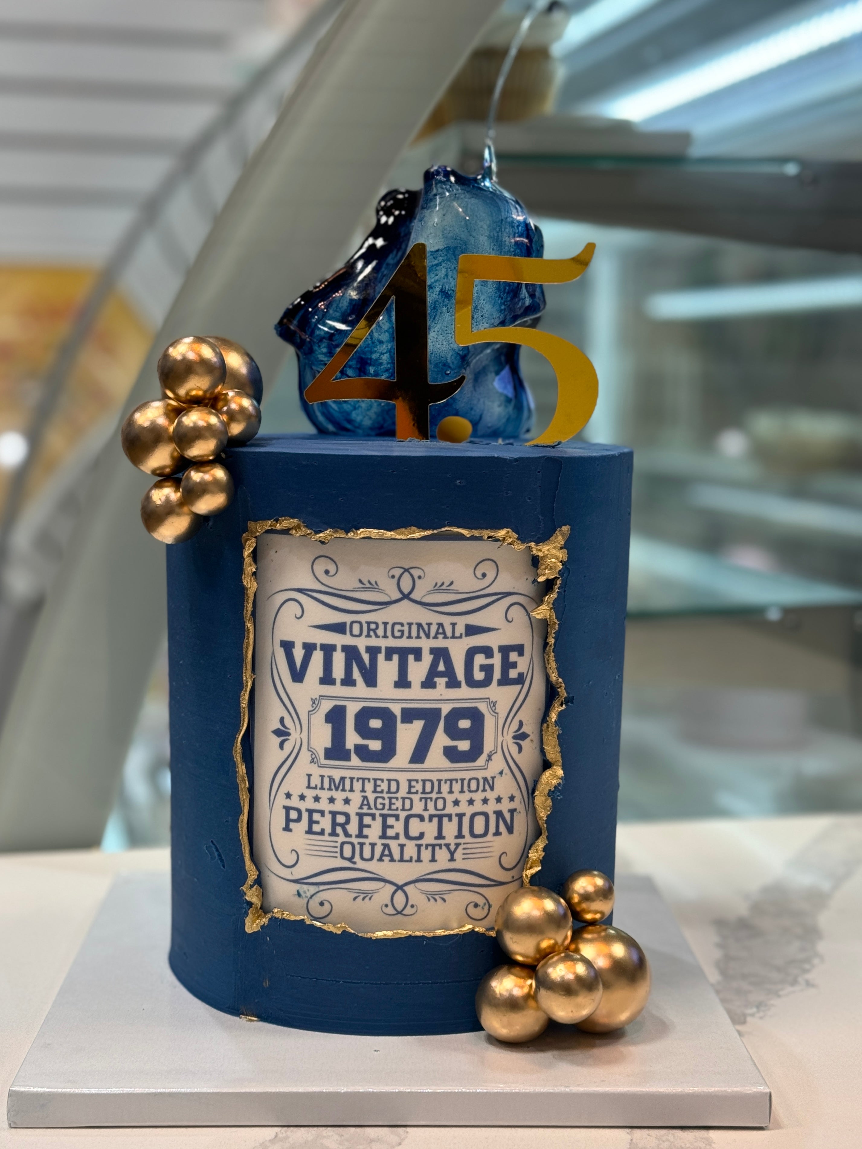 Faultline Vintage Cake