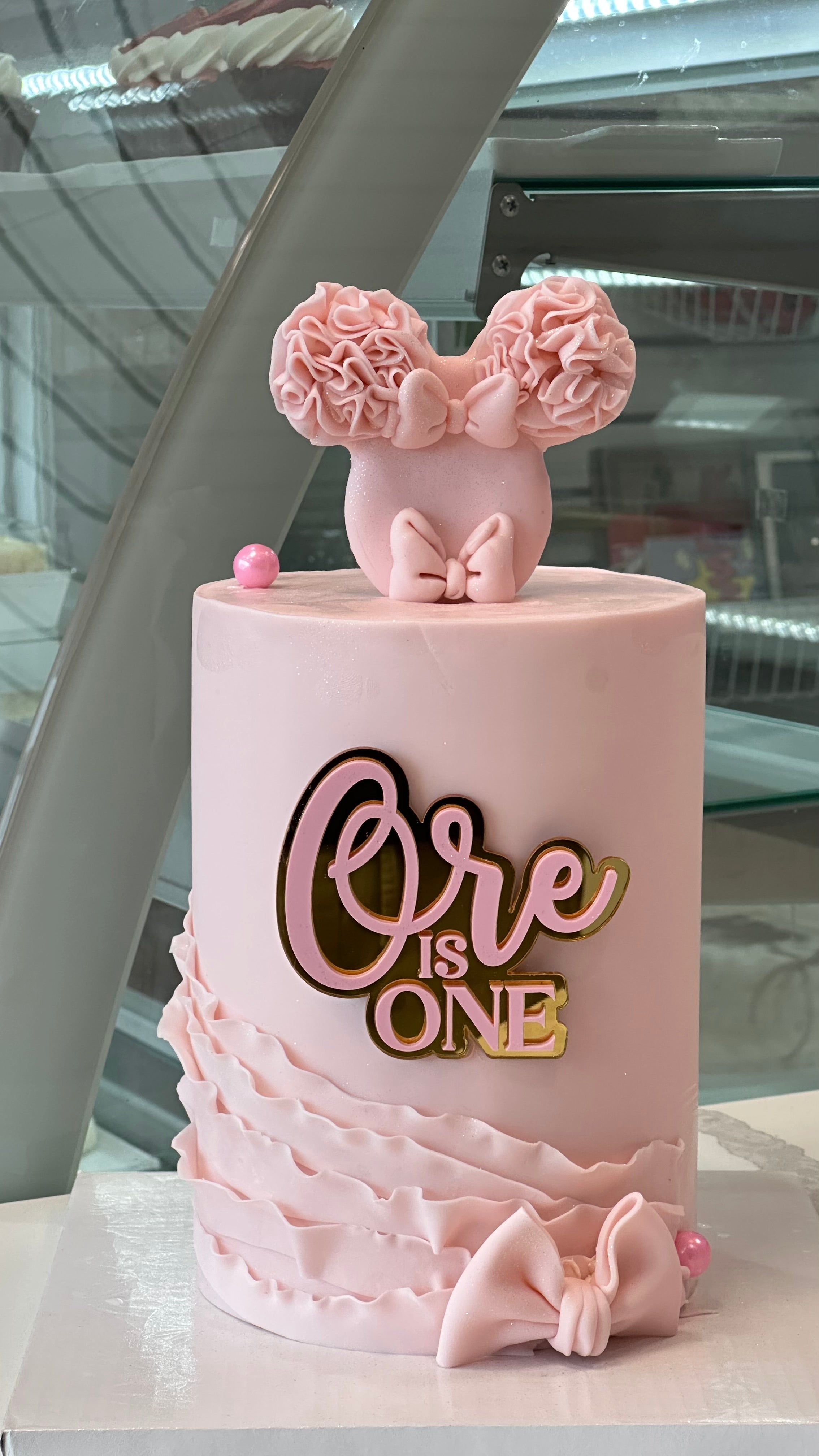 Minnie Mouse Ruffle & Bow Cake