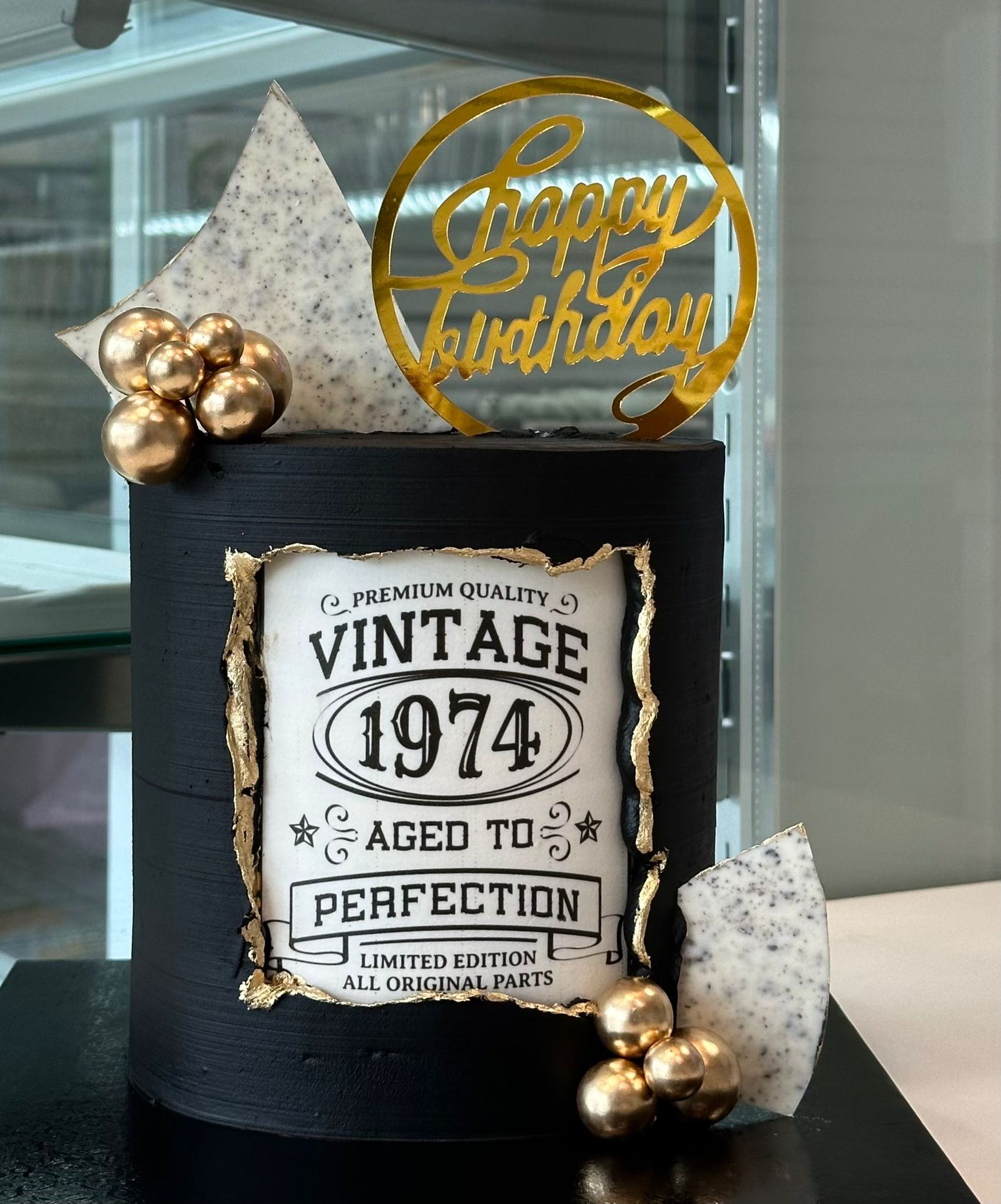 Faultline Vintage Cake