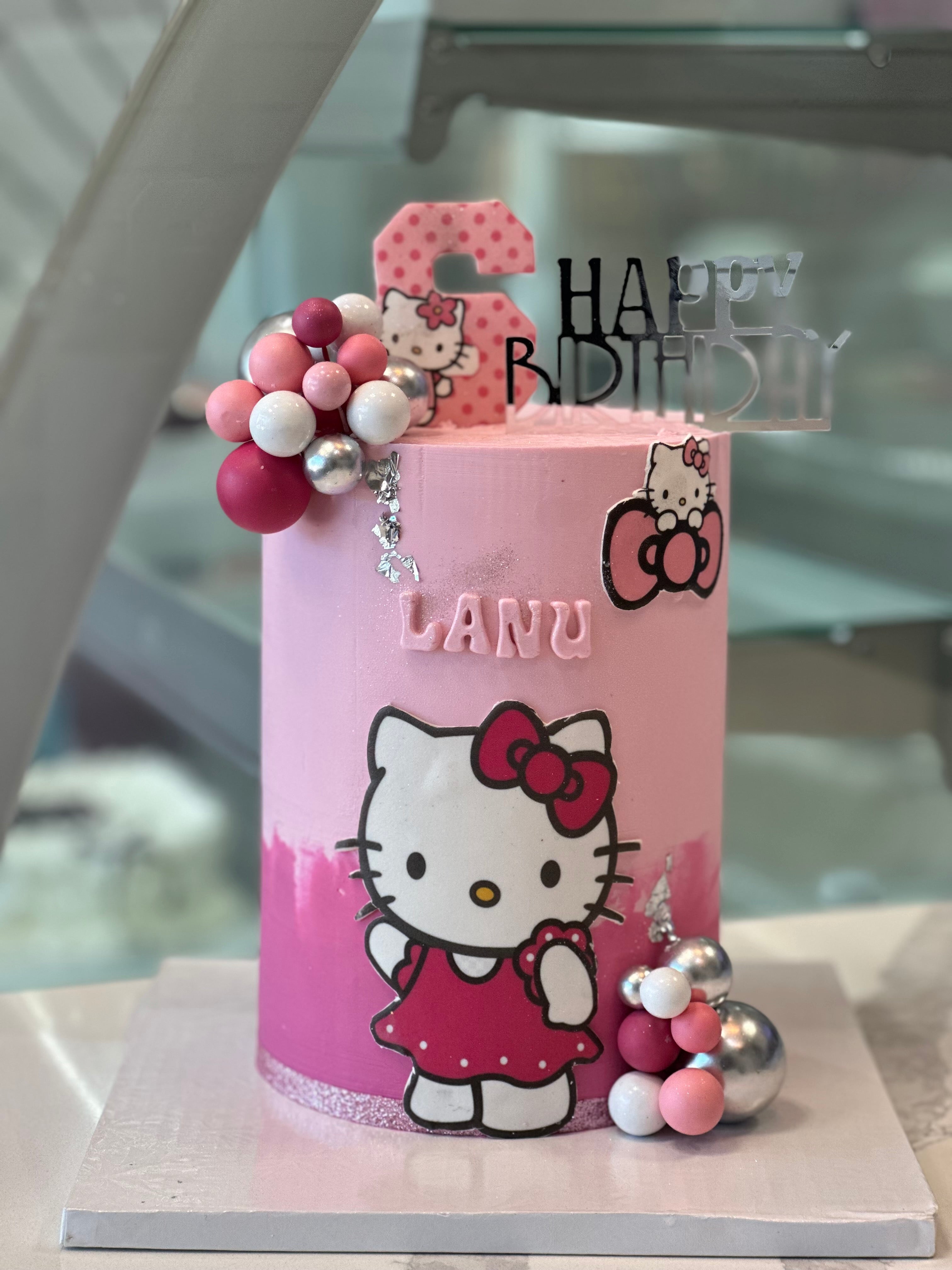 Hello Kitty Cake