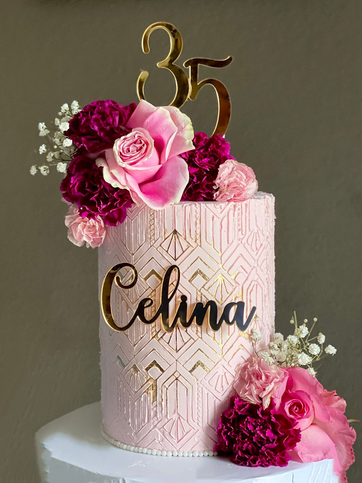 Stencilled cake