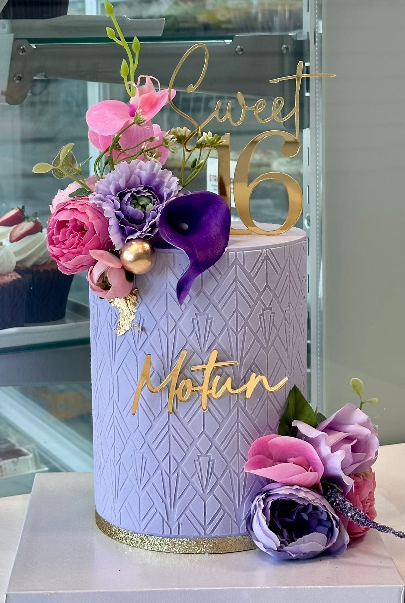 Stencilled cake