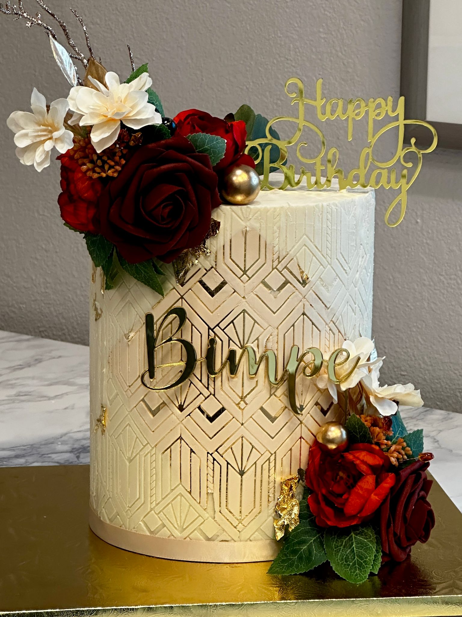 Stencilled cake