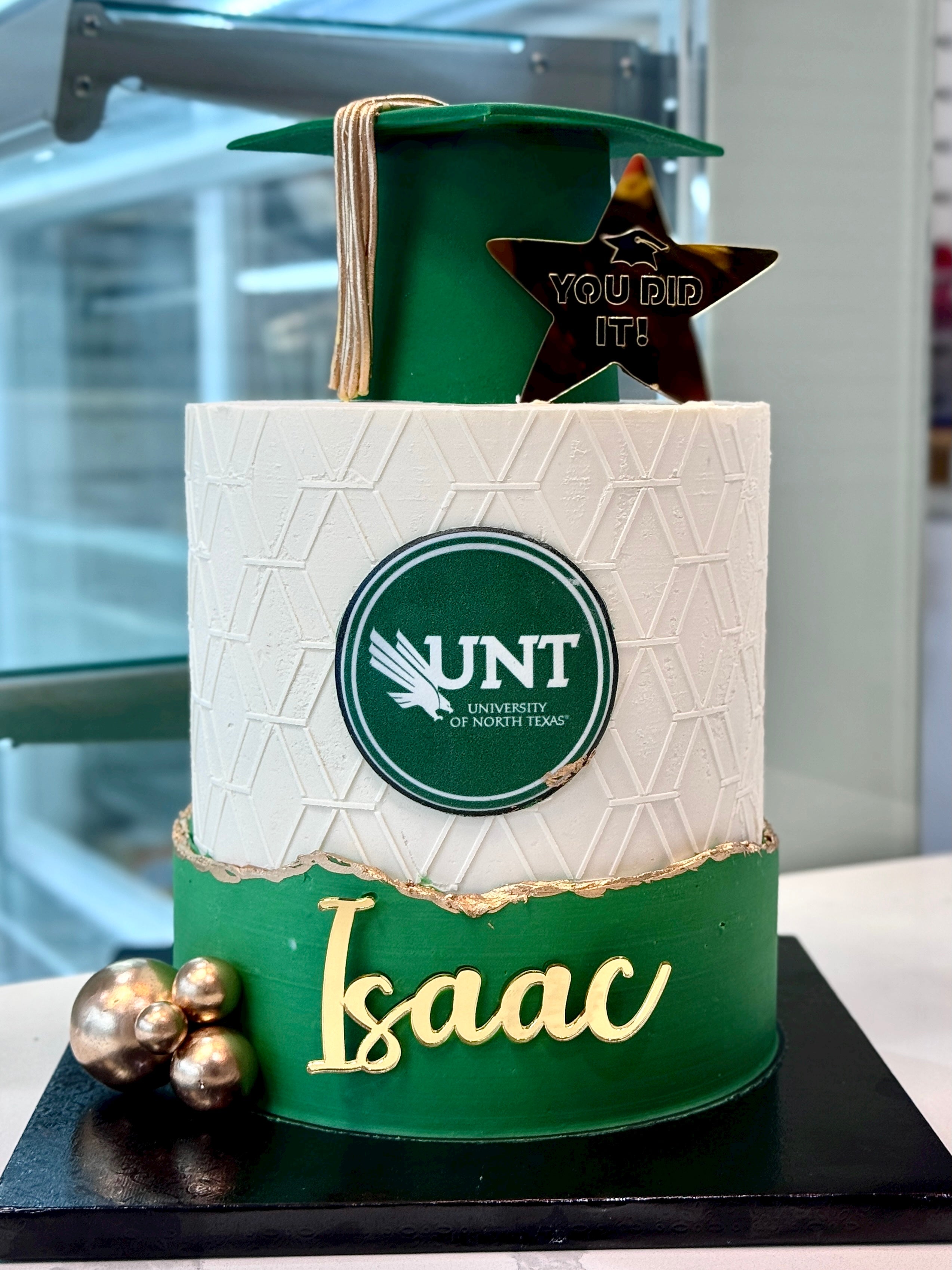 Stencilled Graduation cake 2